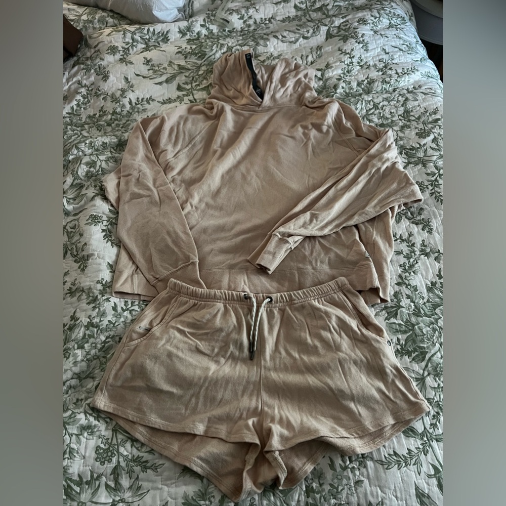 Vuori Blush Set, Size Medium (shorts) and Large (sweatshirt)